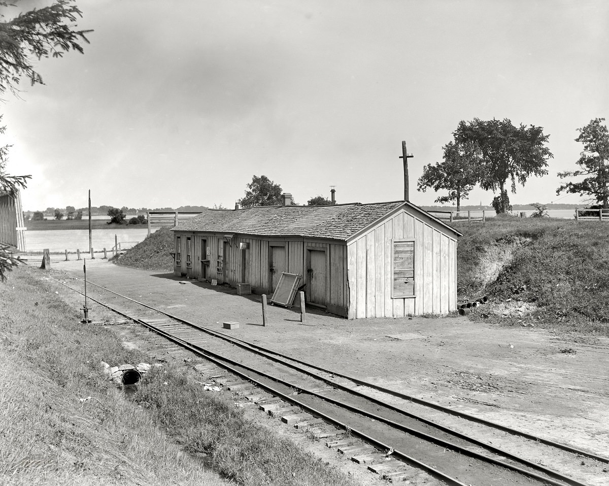 #4 Railway depot at Grosse Ile, Michigan, 1900