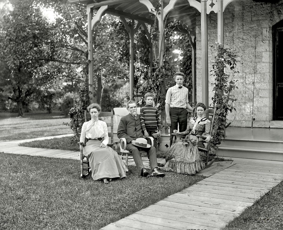 #6 Group at Rio Vista, Grosse Ile, Michigan, circa 1900.