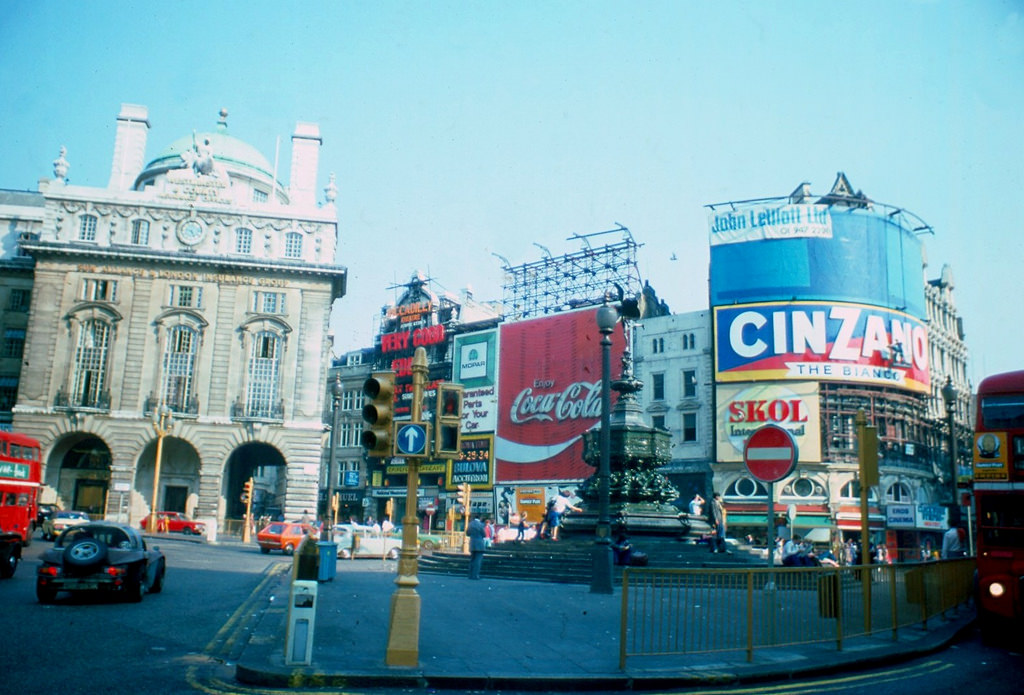 #24 Picadilly Circus