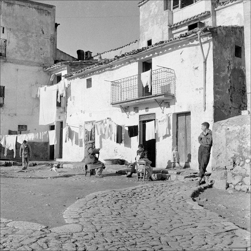 #1 People in Plaça d’en Jonquet, 1956