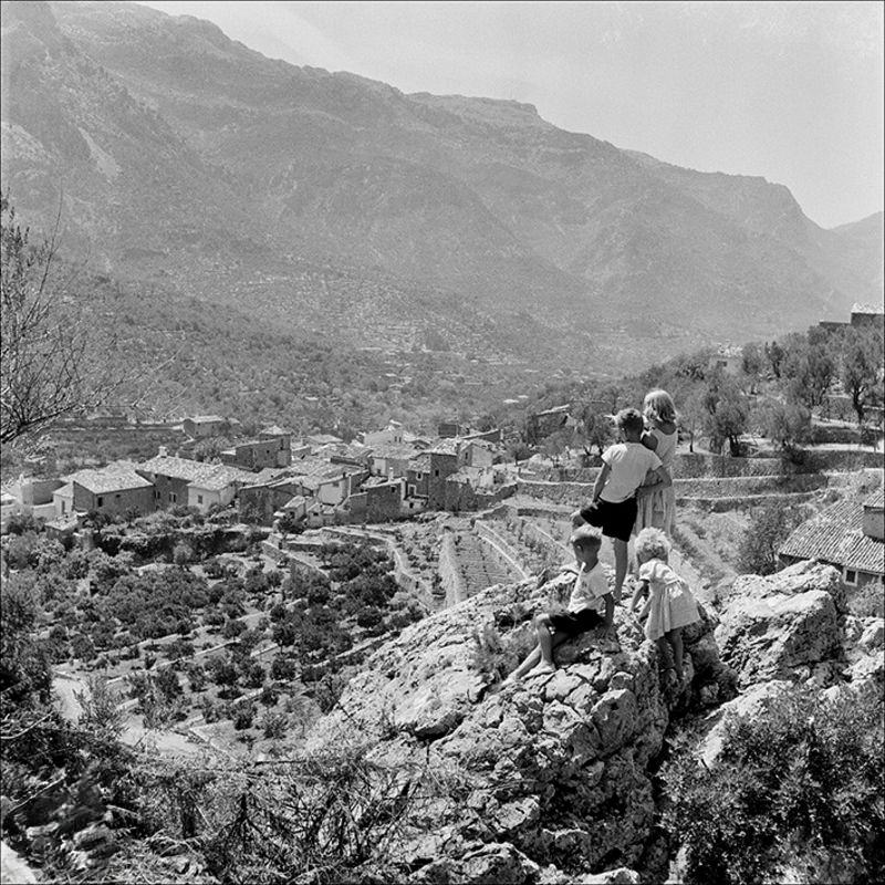 #17 Children looking towards the village of Fornalutx, 1956