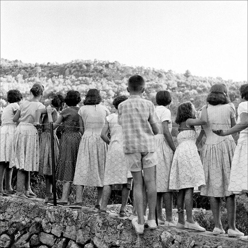 #66 Man grazing in the Paseo del Born, 1957