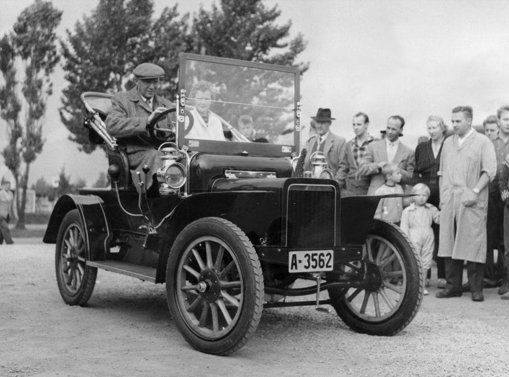 #51 A Rover 1906 car is about to take the start of the Veteran car race in Hamar, Norway, 1957.