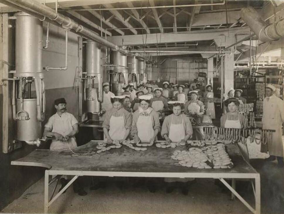 #18 Workers prepare sausage links at Cudahy Packing Company in Omaha, Nebraska, 1910.