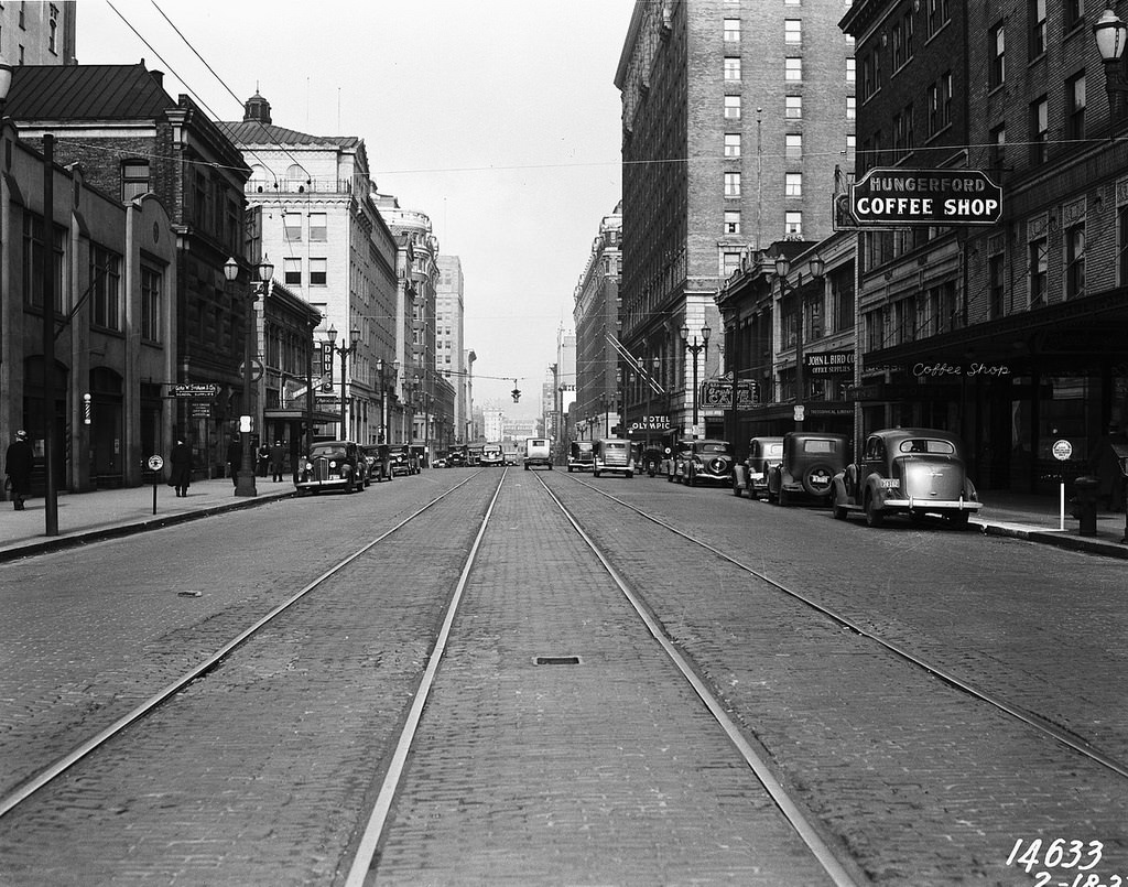 #17 Fourth Avenue, 1937
