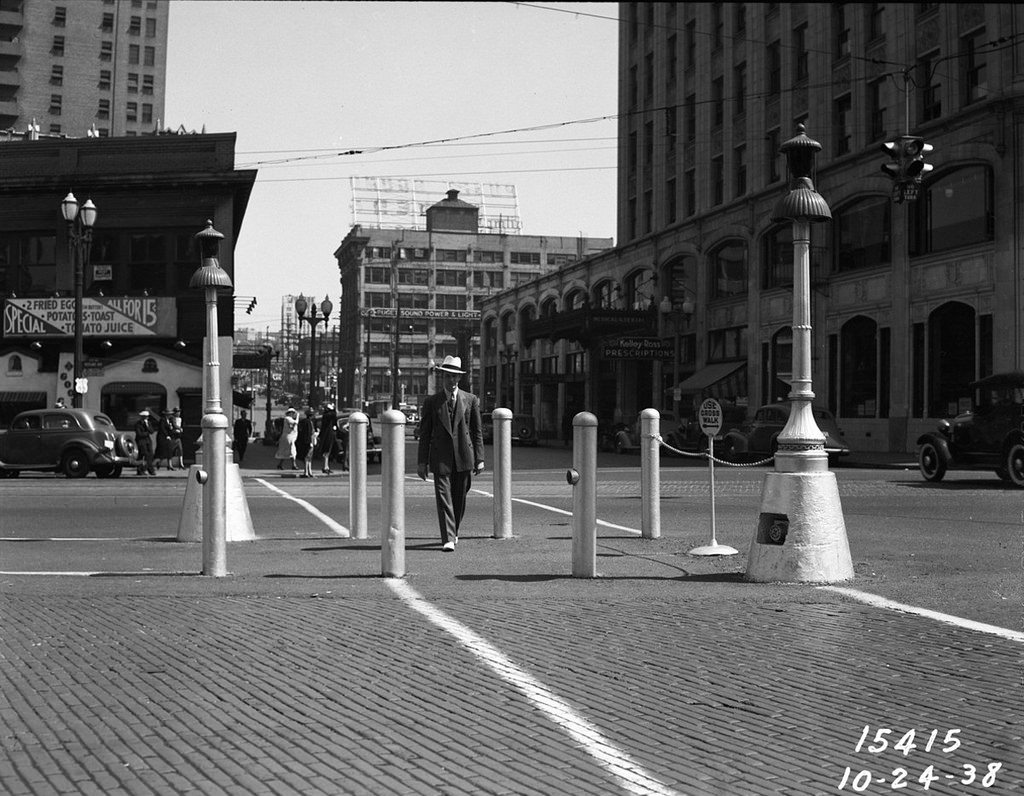 #18 Safety island at Westlake and Olive, 1938