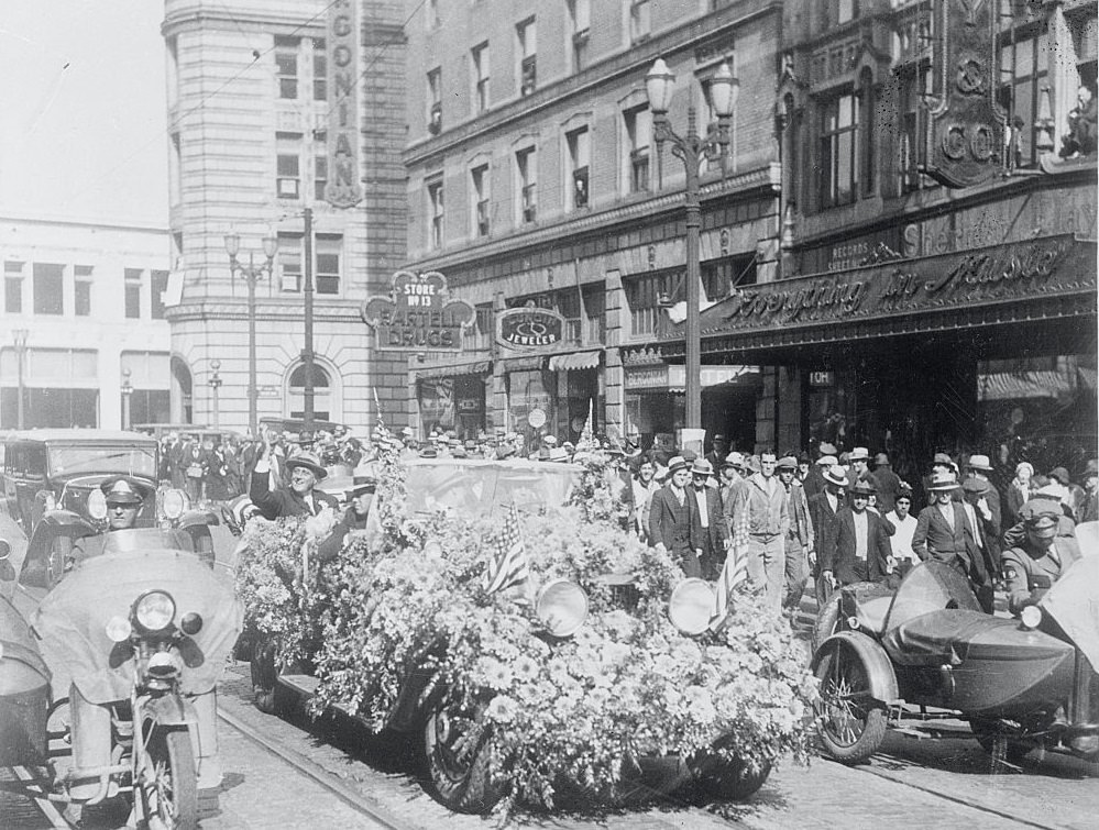 #25 Thousands Greet Roosevelt in Seattle, 1932.