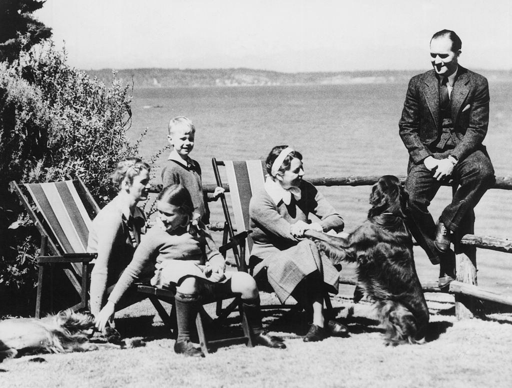 #27 Mrs Roosevelt with his Daughter, her Son in Law and his Grand Children in Seattle, May 1937.