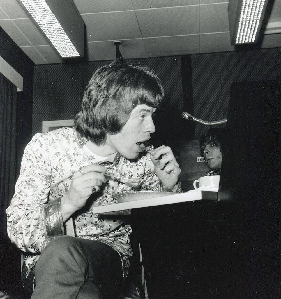 Mick Jaggeron having lunch during the recording of the album ‘Their Satanic Majesties Request’, 1967