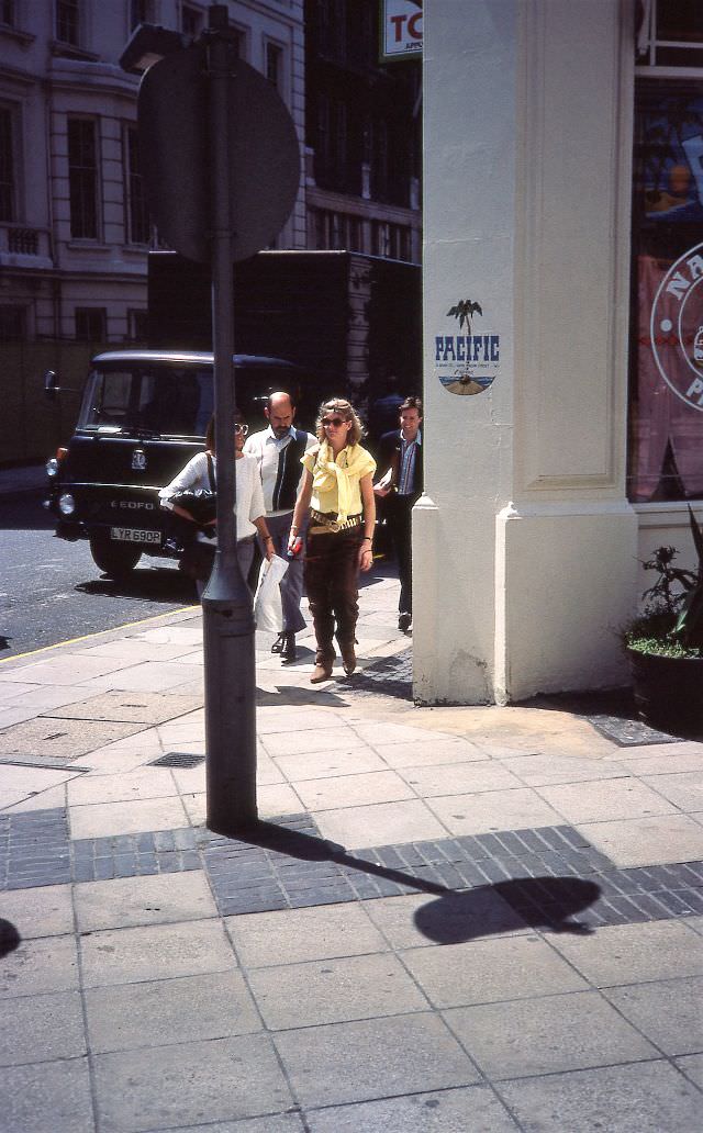 #36 Junction of South Molton Street and Brook Street, London, 1984