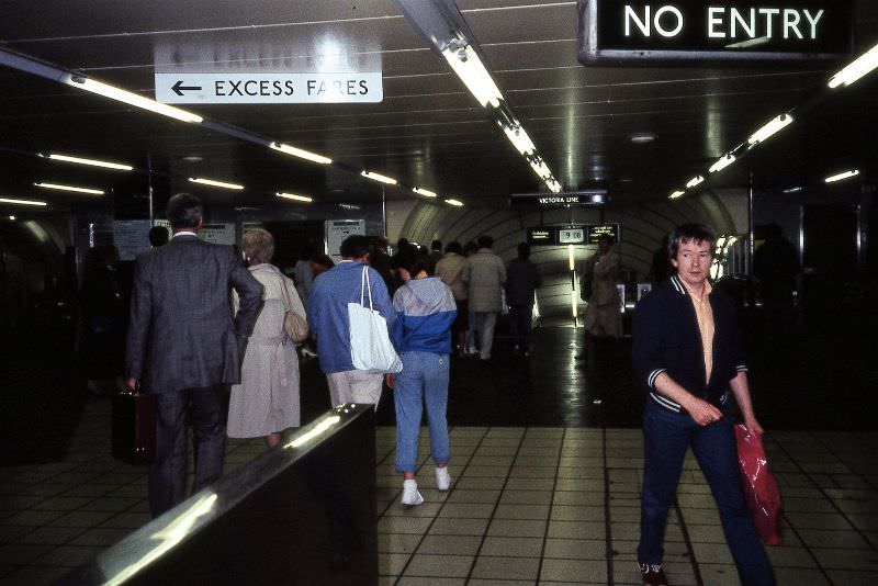 #45 London Underground, 1985
