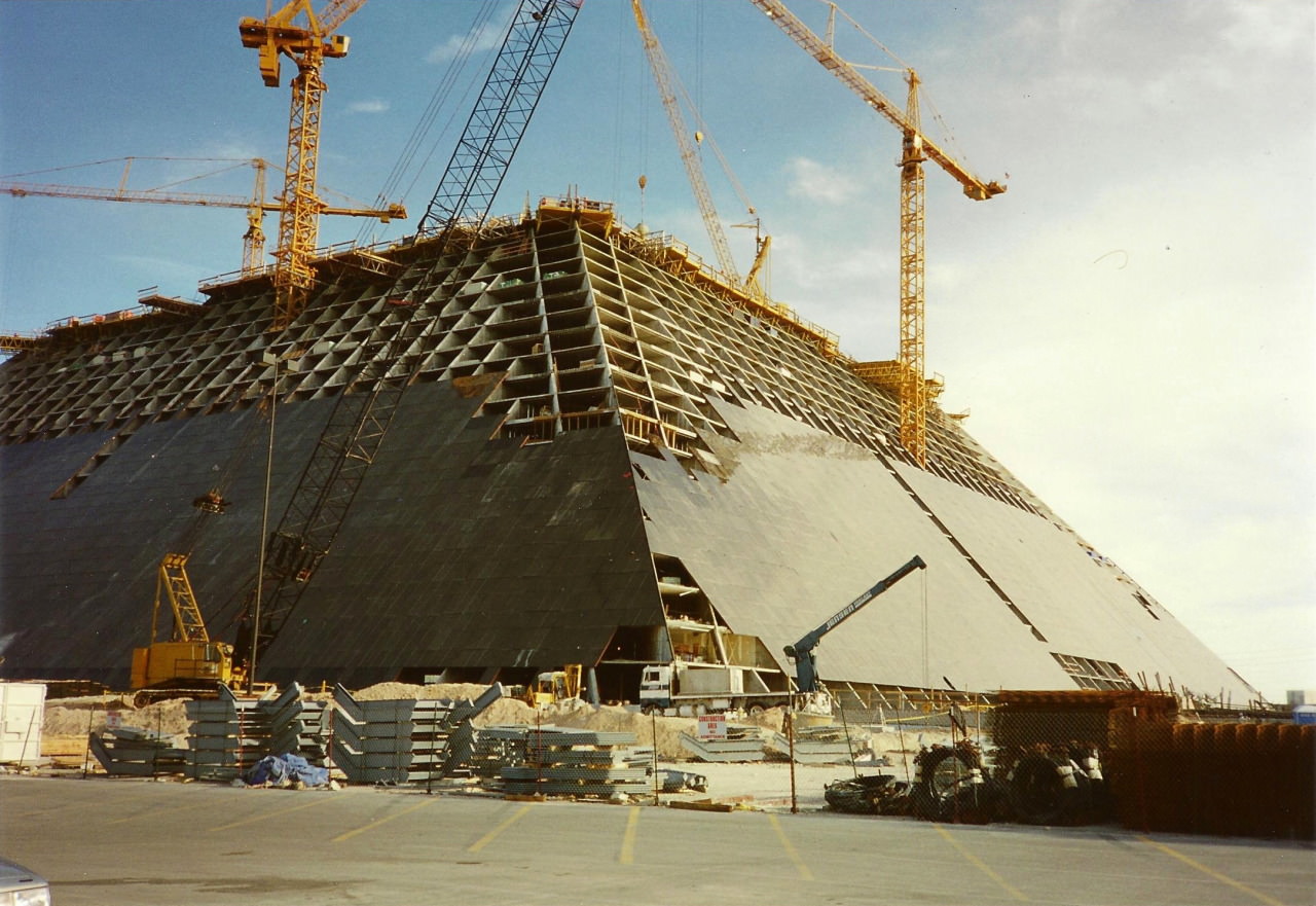 #51 Building the Luxor pyramid, April 1, 1993