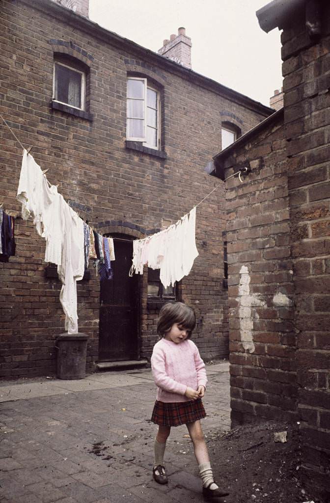 #3 Backyard and child, Winson Green, 1971