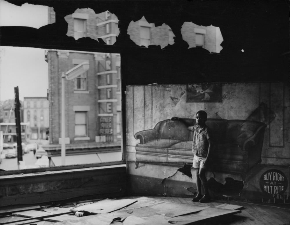 The Dream Collector: Photographer Recreated Childhood’s Nightmare From the 1960s Photography