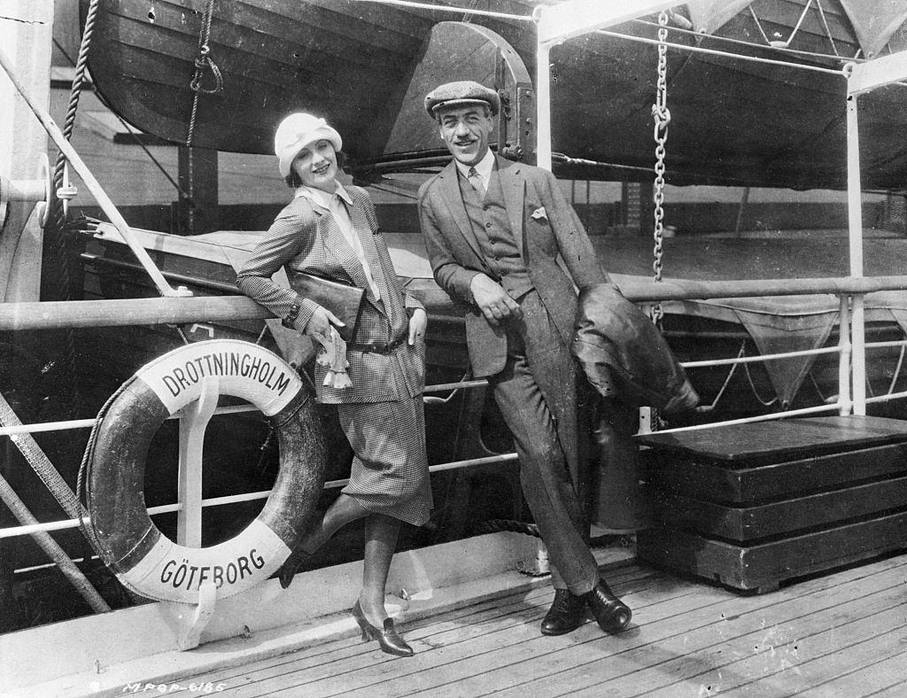 #32 Greta Garbo with her director friend Mauritz Stiller as they arrive in the United States, 1925.