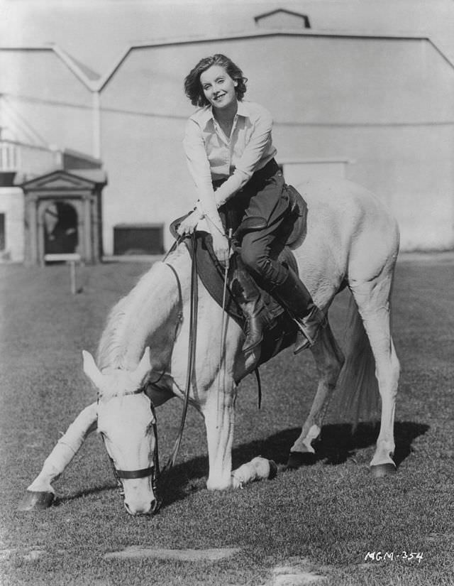 #54 Greta Garbo on horseback, 1926.
