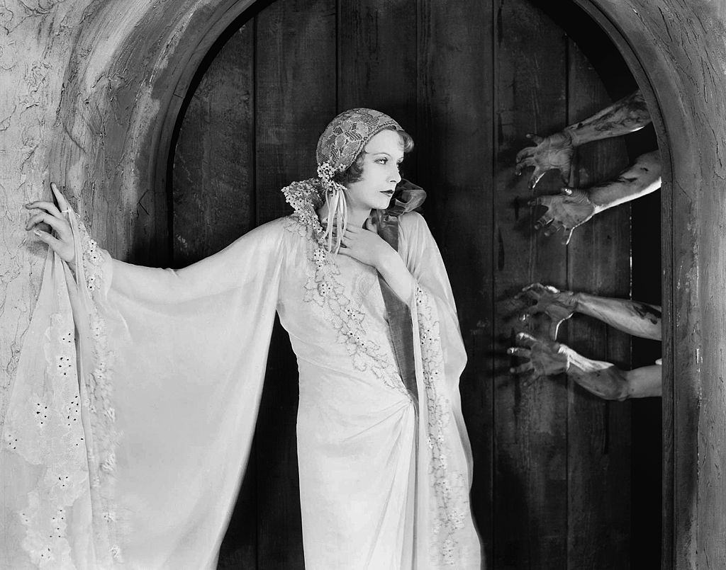 #68 Greta Garbo poses for a publicity still for the MGM film ‘The Temptress’ in 1926.