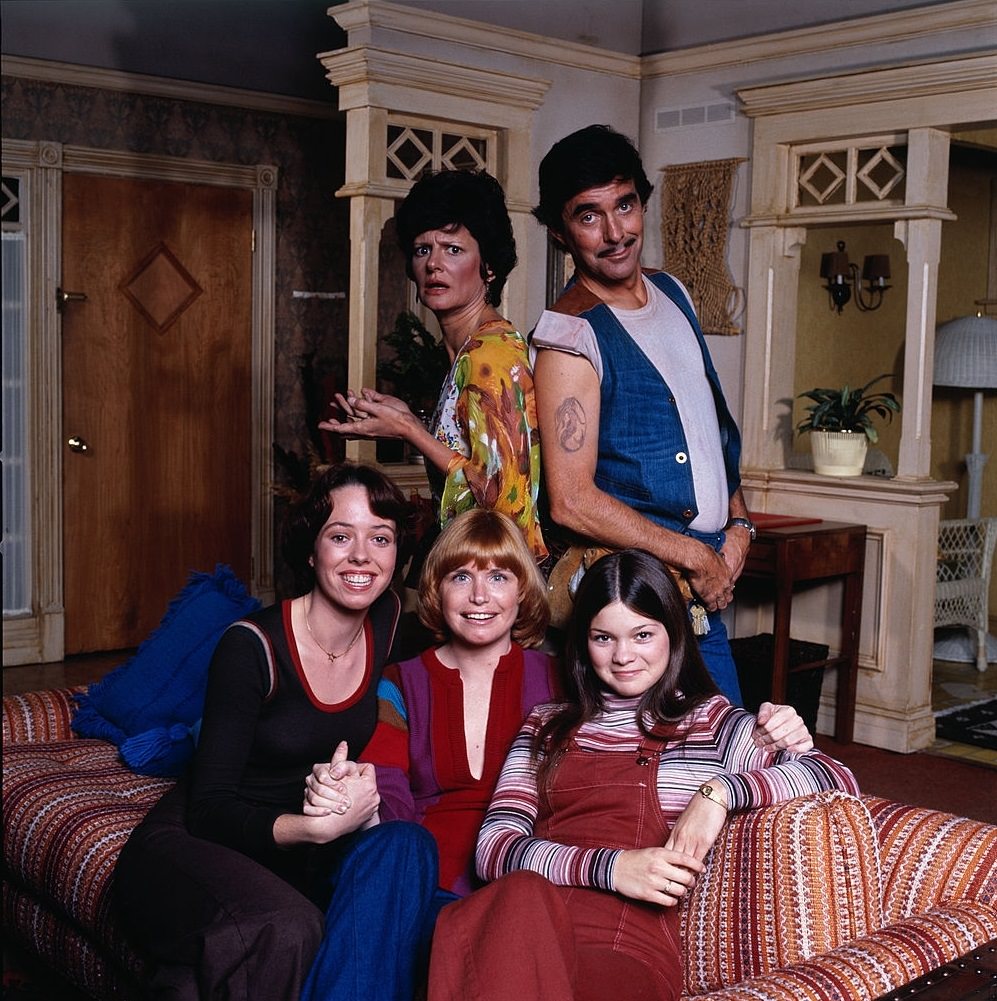 #19 Mackenzie Phillips with the cast of “One Day At A Time”, 1975.
