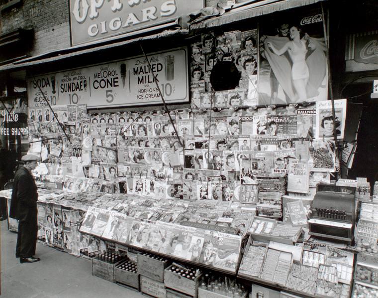 #25 Newsstand, 32nd Street and Third Avenue, November 19, 1935