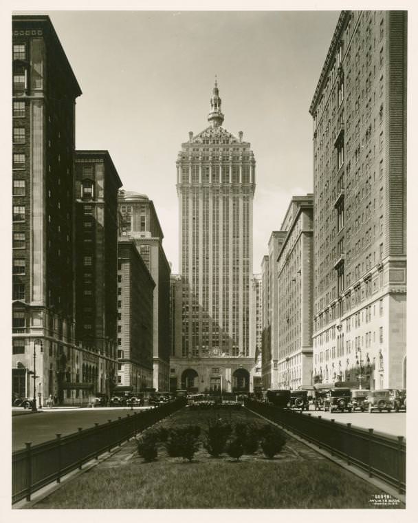#33 The New York Central Building at center, 230 Park Avenue – East 45th Street