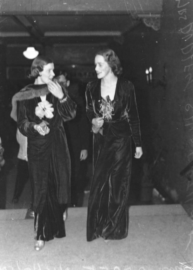 #31 Ladies attending the theatre in Brisbane, Queensland