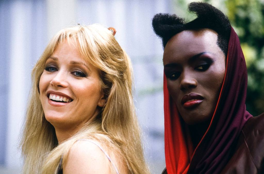 #26 Tanya Roberts with Grace Jones during the shooting of the movie ‘Dangerously yours’, 1984