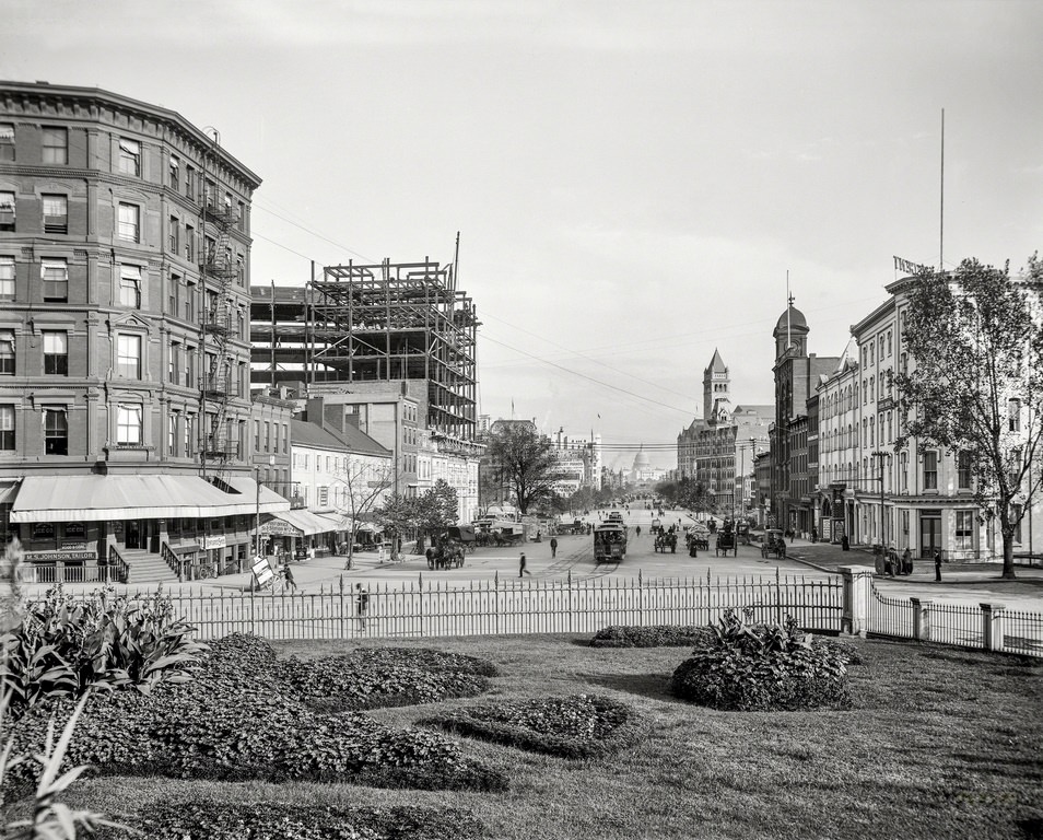 #10 Pennsylvania Avenue from Treasury building. Washington, D.C. , November 1900.