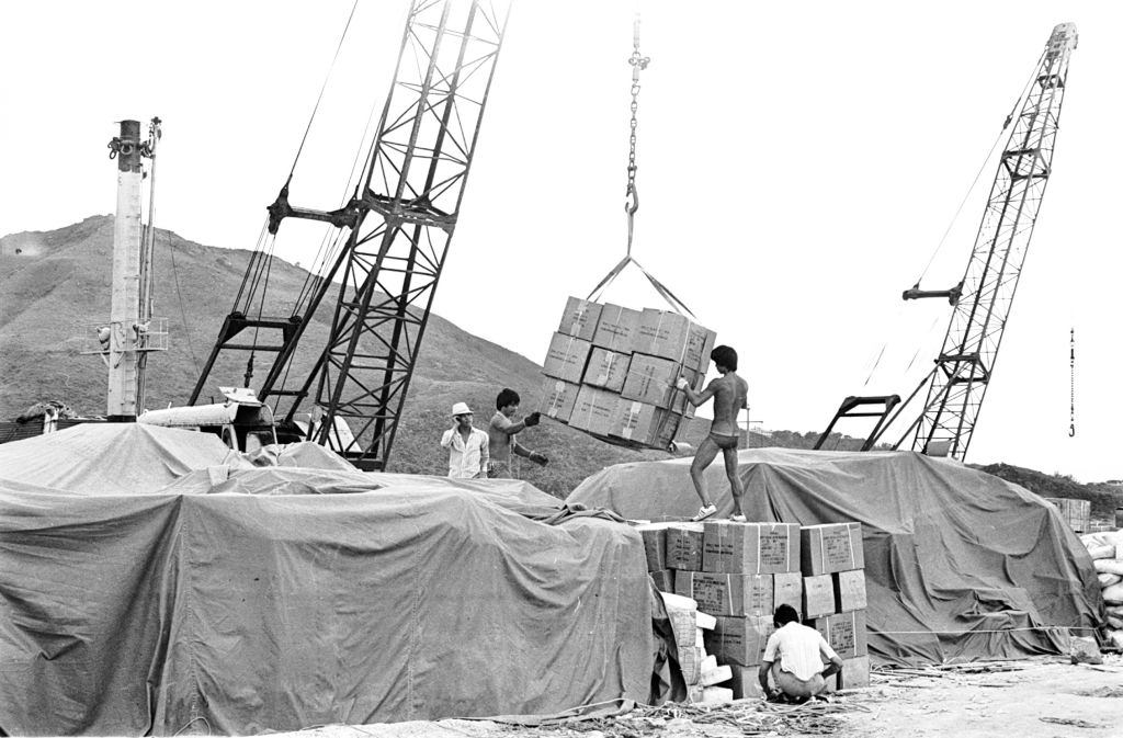 #34 Workers at the new Chai Wan Cargo Pier. 18 Aug 1981