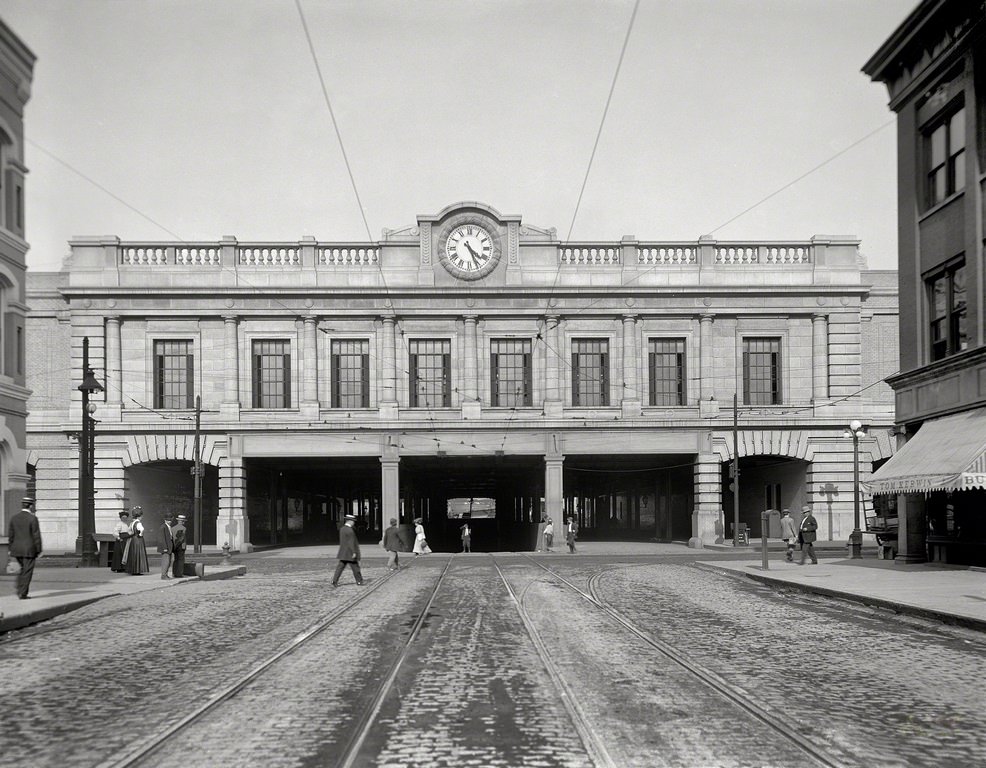 #6 Washington Boulevard, Chicago, 1911.
