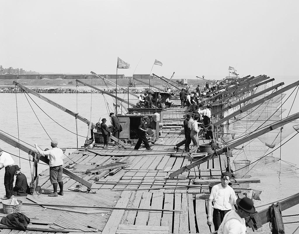 #59 Fishing Pier, Chicago, 1915.