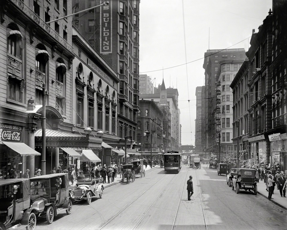 #15 Madison Street, Hotel Brevoort & La Salle Opera House. Chicago ca. 1910.