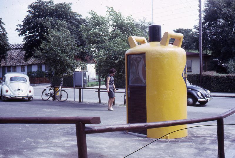 #5 Kosangas advert, telephone kiosk, Asserbo, Zealand, 1965