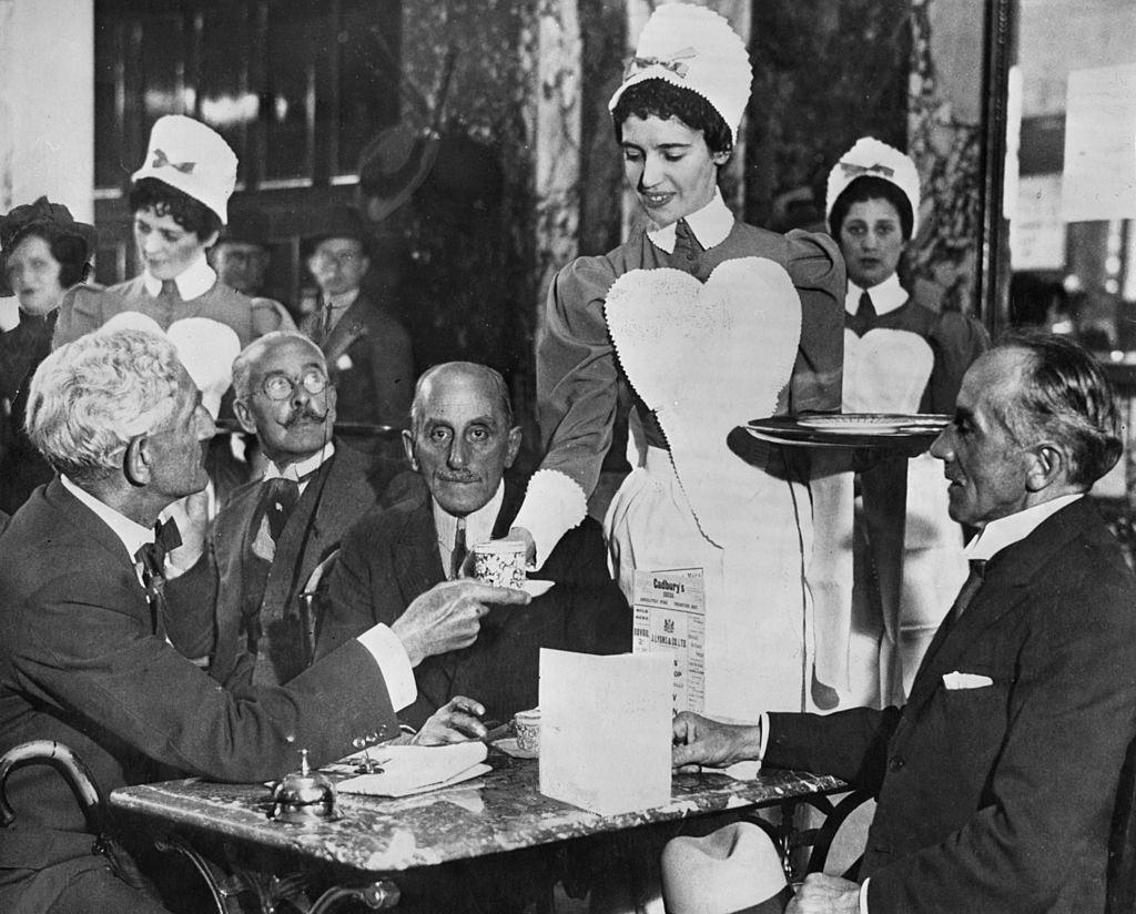 #4 Lyons tea shop, Piccadilly, London. 1900.