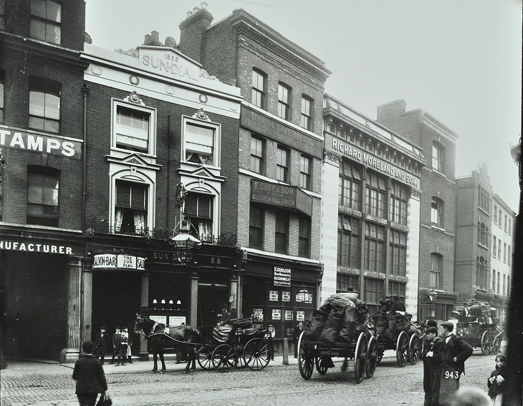 #57 Carts outside the Sundial Public House, Goswell Road, London, 1900.