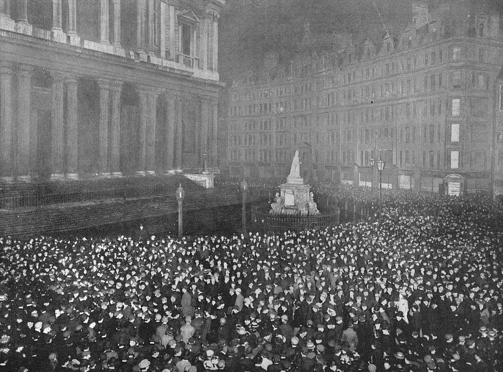 #20 Twelve O’Clock on New Year’s Eve Outside St. Paul’s Cathedral’, circa 1902.
