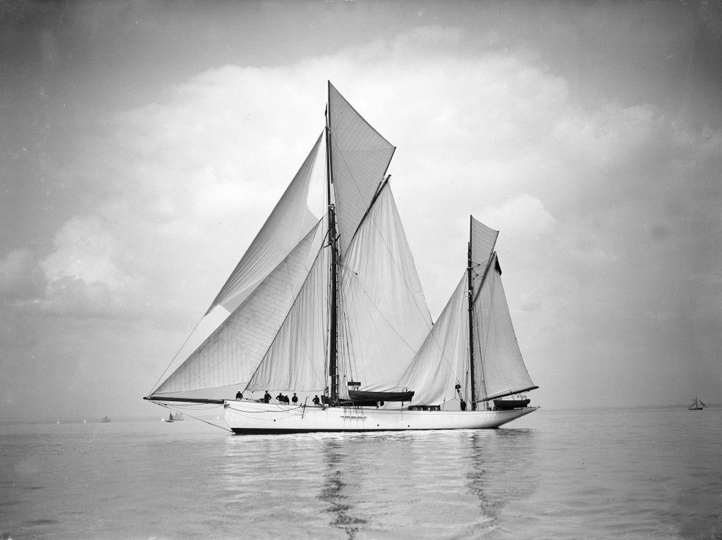 #21 The 134 ton ketch ‘Lavengro’ under sail, 1911. ‘Lavengro’ was designed by Herbert Stow and built by Stow & Sons, Shoreham in 1902.