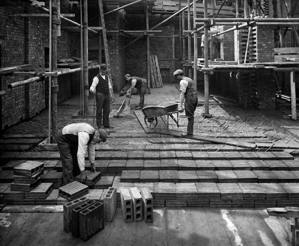 #44 Construction workers laying a hollow pot floor, 8 Lloyds Avenue, City of London, 1907.