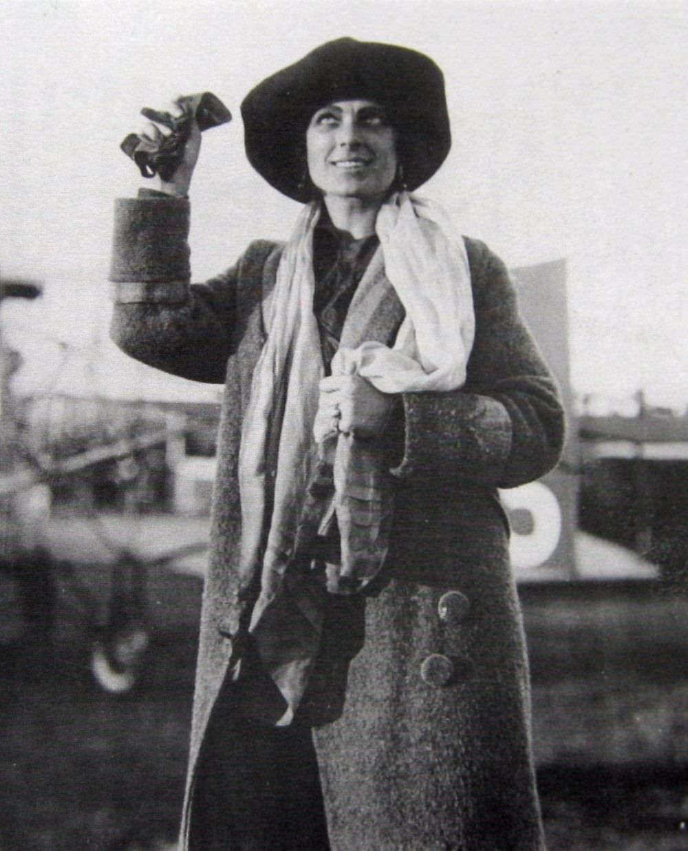 #17 Harriet Quimby, c.1911