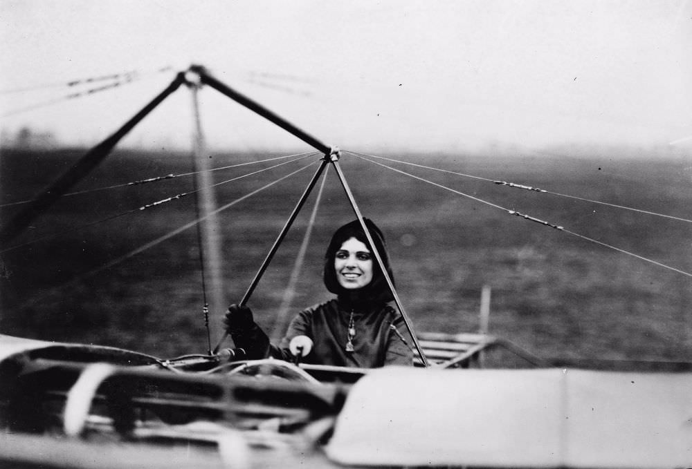 #4 Harriet Quimby and her Blériot XI. (Library of Congress)