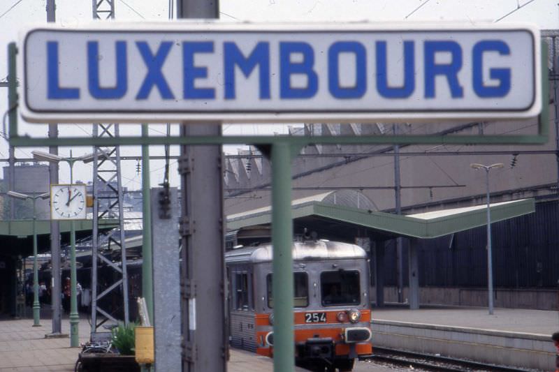 #35 Gare Luxembourg with CFL emu nr 254, May 1995