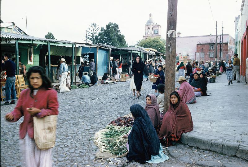 #27 Market scene, Queretaro. December 1958