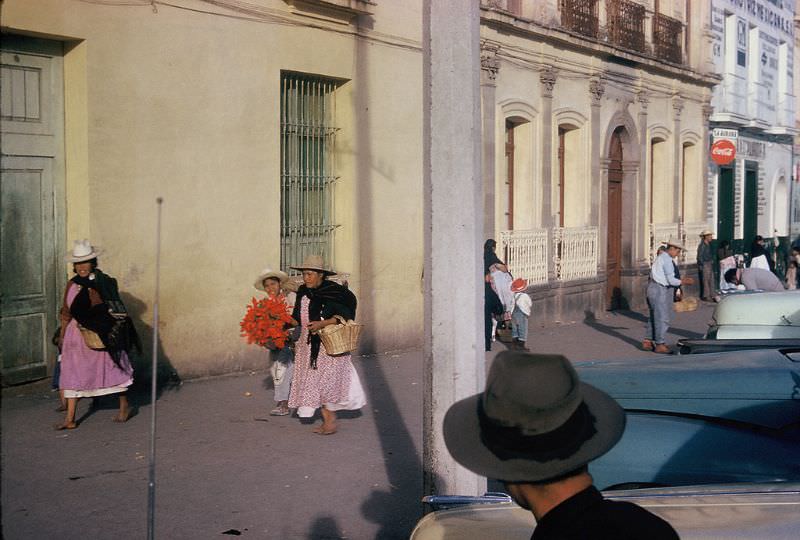 #55 Street scenes, Toluca. December 1958