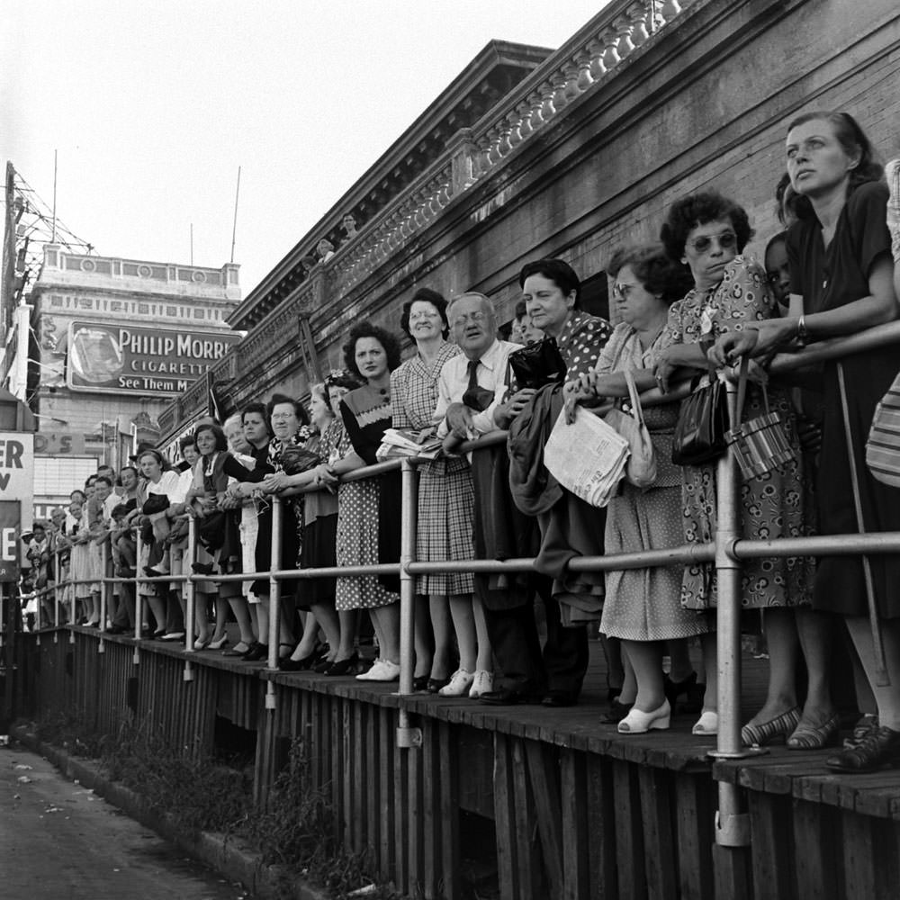#2 Spectators line up during the Miss America pageant festivities in Atlantic City, 1945.