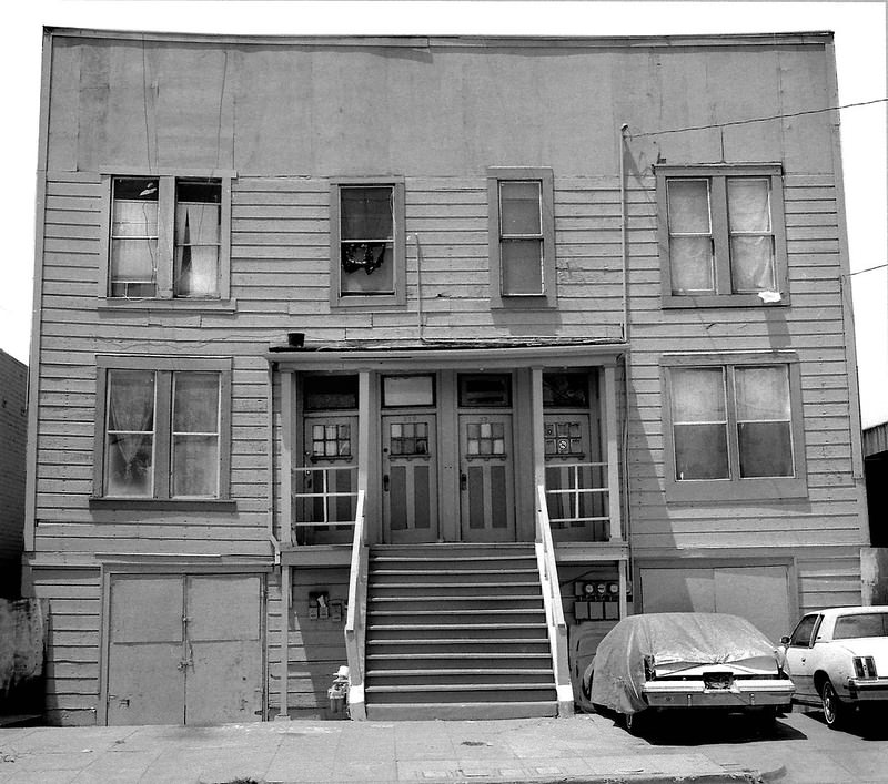#19 Sagging flats, 317-323 Castro Street, Oakland.