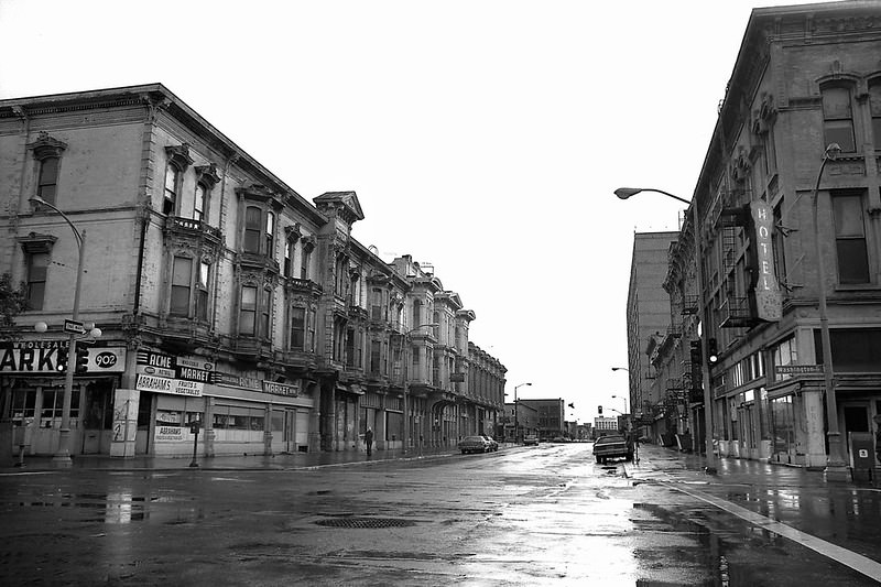 #20 Washington and 9th Street, Oakland.