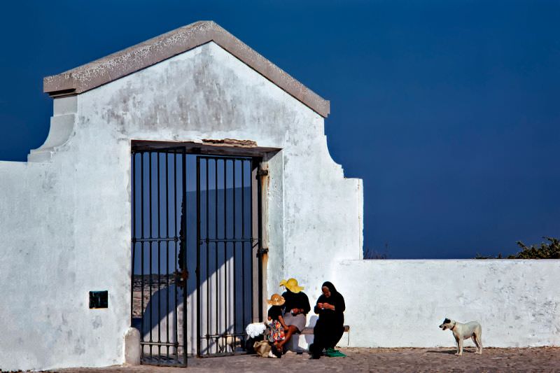 #39 Embroiderers: Watch and learn, Sagres, 1974.