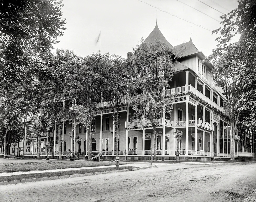 #1 Windsor Hotel, Saratoga, New York. Circa 1905