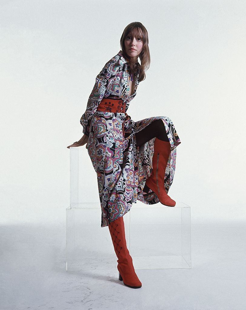 #39 Shelley Duvall in crepe de Chine shirtdress, 1971.