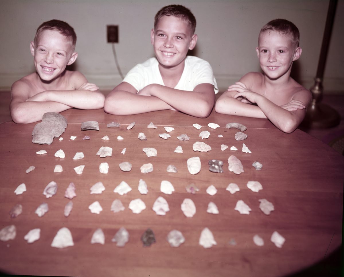 #7 Kerce brothers with arrowheads and spear points, 1950