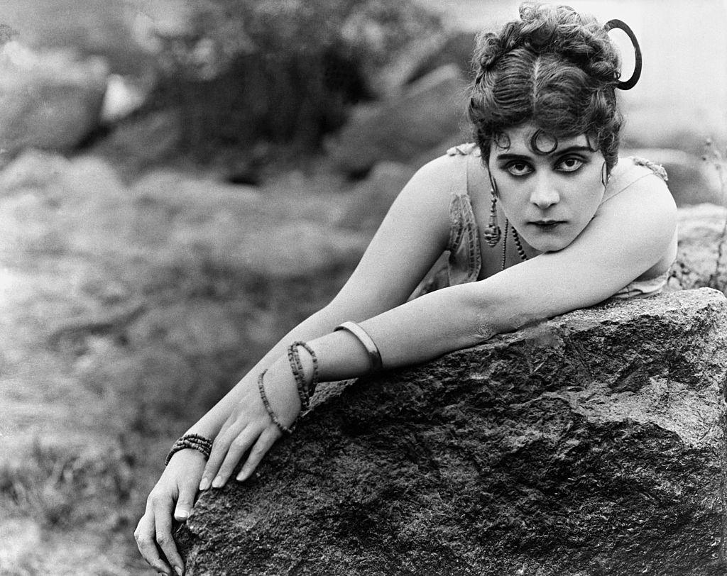 #8 Theda Bara, epitome of the vamps, in a scene from “Carmen.” 1915.